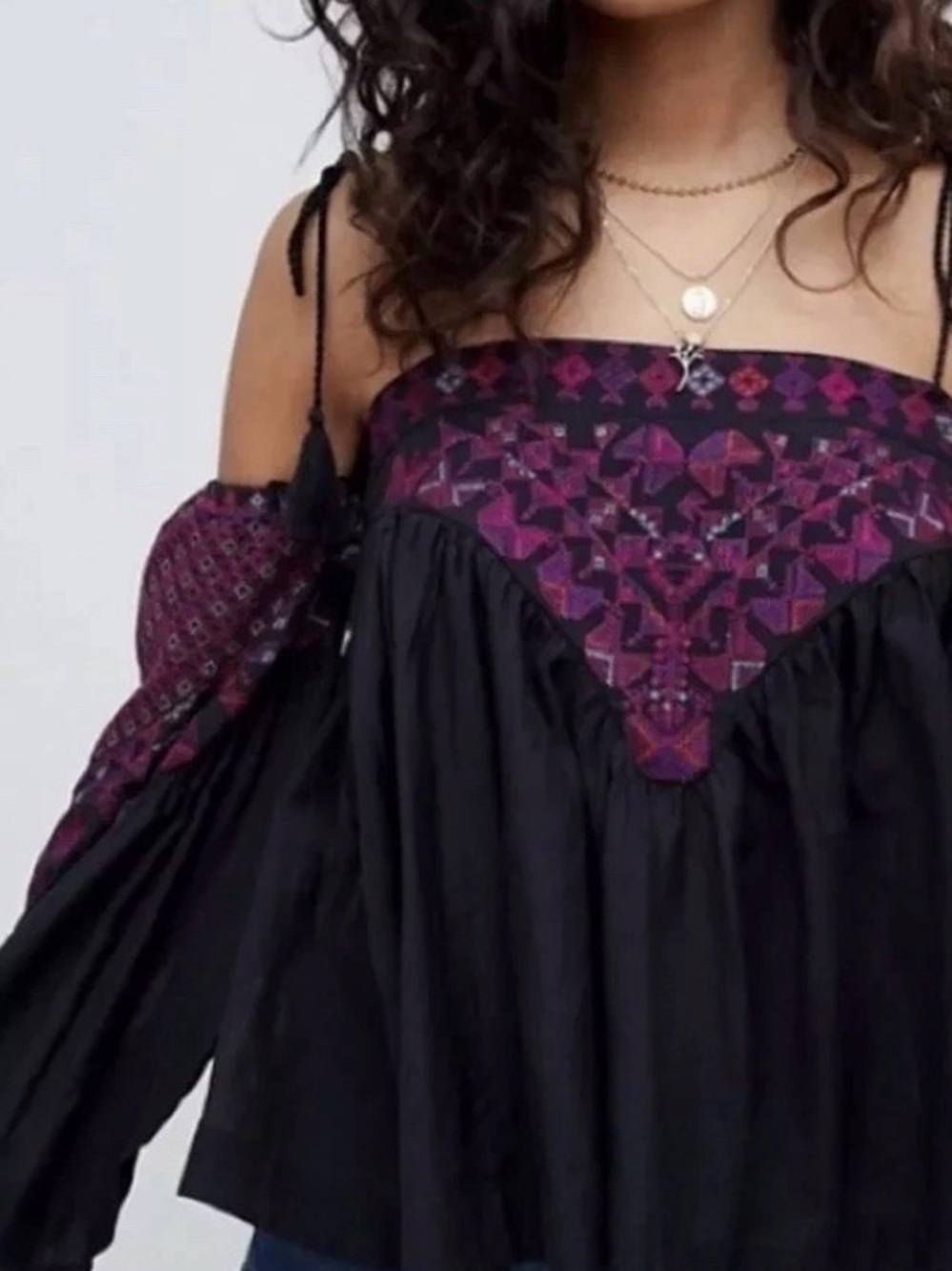NWT Free People Vacay Vibin
Cold Shoulder Top M
Embroidered Peasant Tassel - Picture 2 of 7